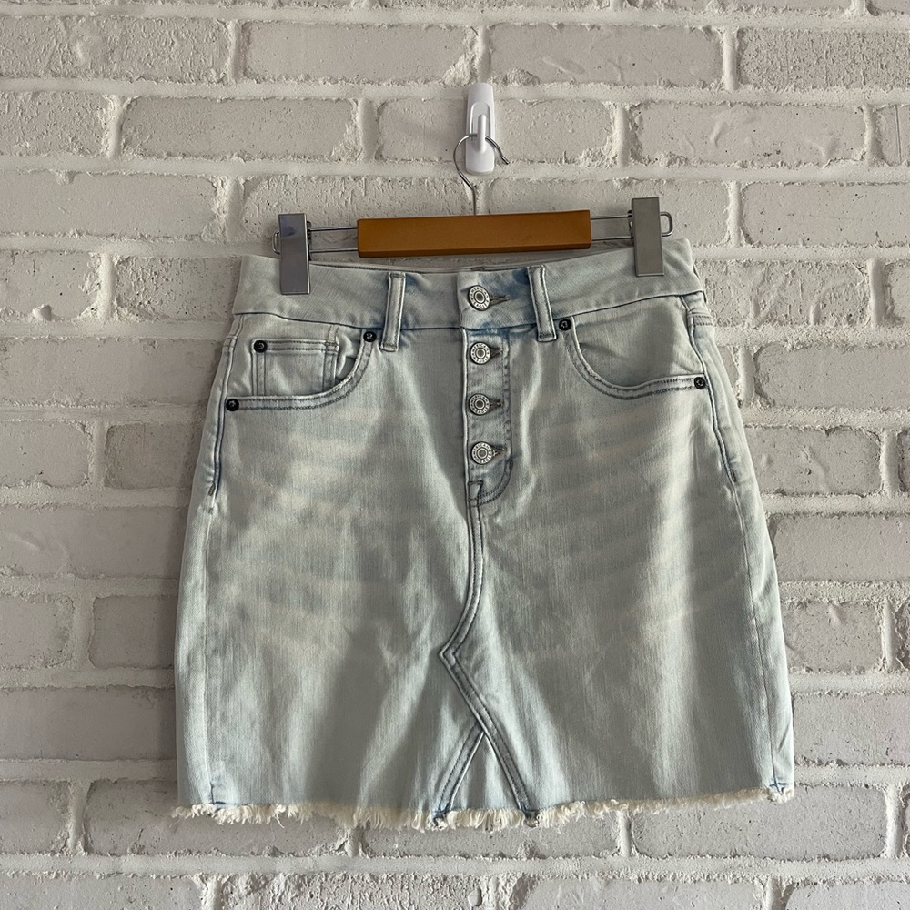 American Eagle Light Wash Denim Skirt, Women’s Size 4.